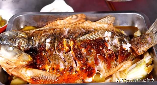 烤鱼的做法和配方视频 t01219bbb9bc25ce404.jpg