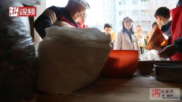 杭州励志哥卖烧饼起家 买车买房买商铺年入百万