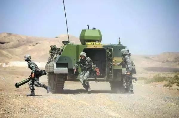 解放军为何要练400米障碍跑?这里面大有讲究