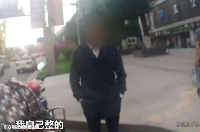 男子给无牌摩托车画块警察车牌 网友：神笔马良都不敢这么画