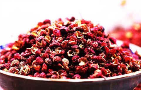 吃花椒嘴麻怎么办 吃花椒很麻的处理办法