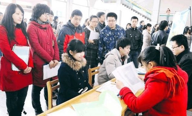 生放弃了读研,只为当一名公办学校初中教师!