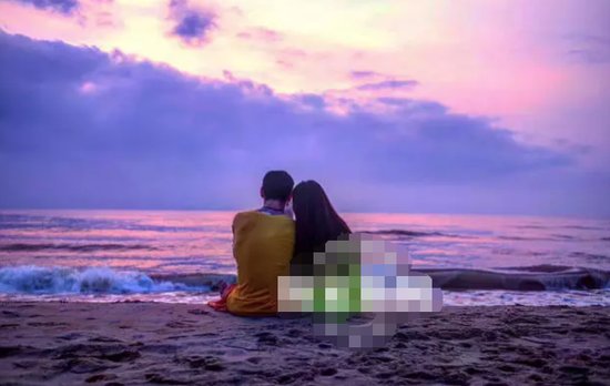 向佐郭碧婷订婚后首晒合照,向太晒5.03克拉独