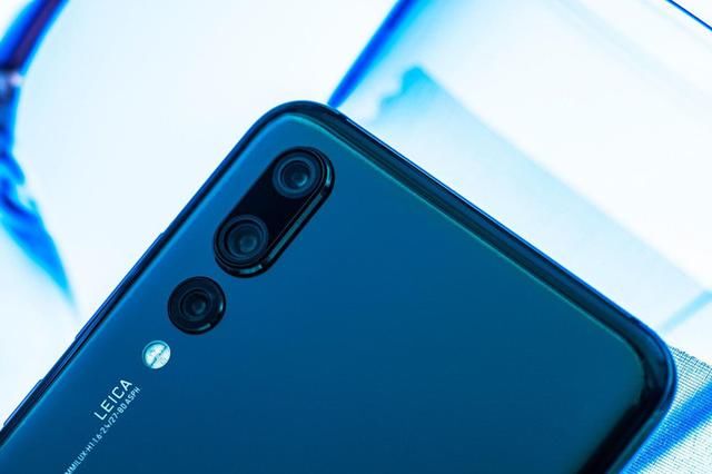 华为P30正式向苹果宣战,发布会同一天,苹果要