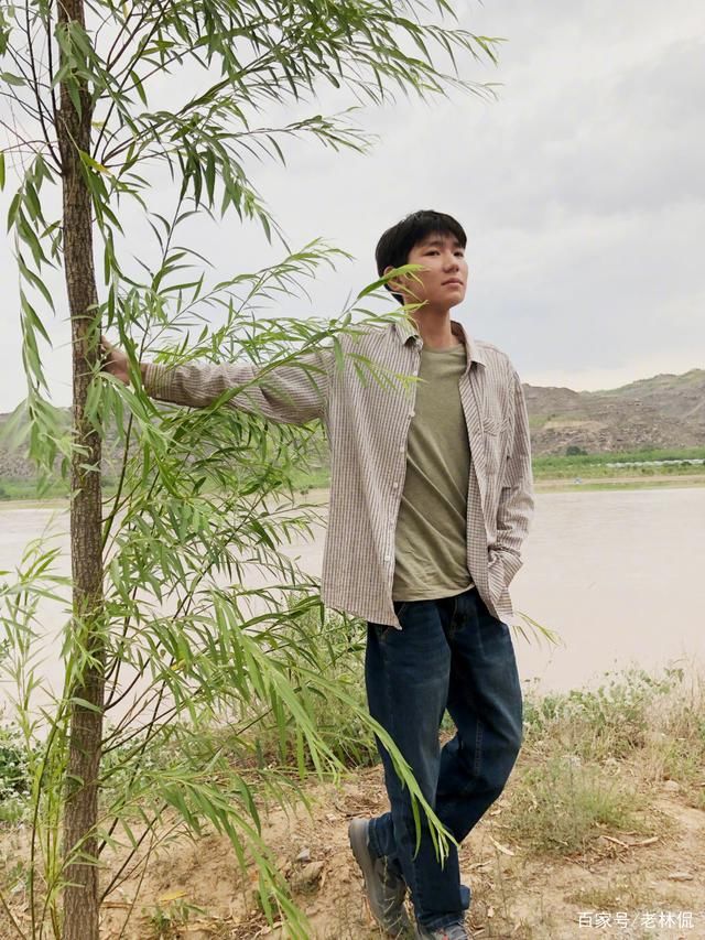 TFBOYS的中年朋友圈画风，王源太接地气，易烊千玺更胜一筹