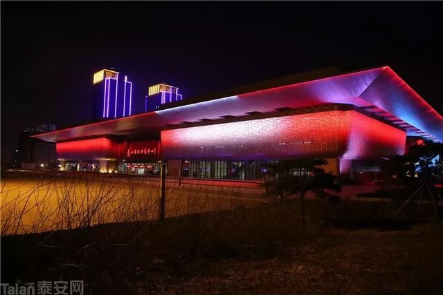 全山东都要羡慕泰安了！这样美炸的夜景只有泰安有！