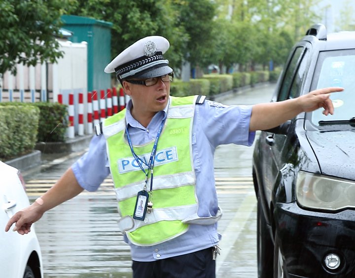 小城镇故事丨杭州乾潭镇协警张木连:寒暑相伴