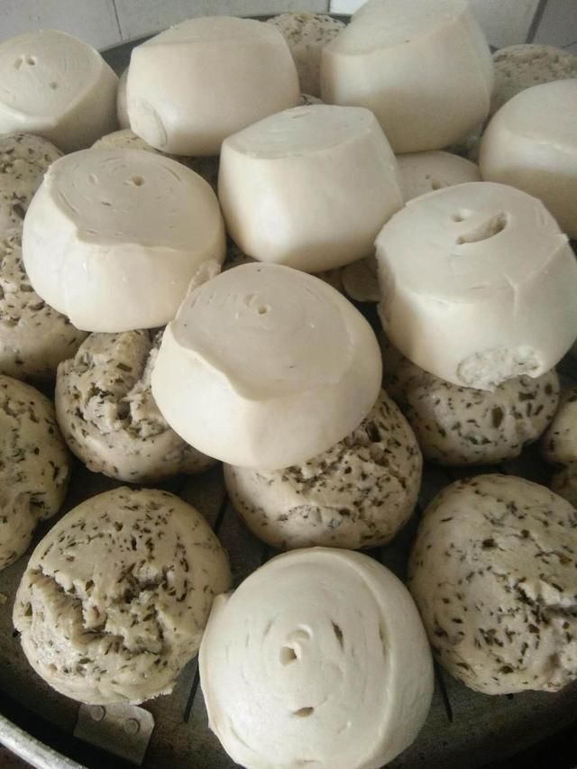 西安的老师及大学生志愿者陪伴渭南桥南留守儿