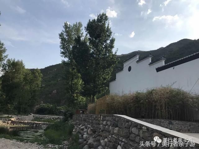 独家｜五一不涨价！人均200+，即可入住长城边儿上的荷塘月色！