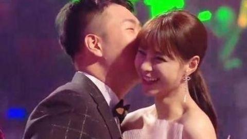 杜海涛随沈梦辰回老家,二人与村民共享美食,场