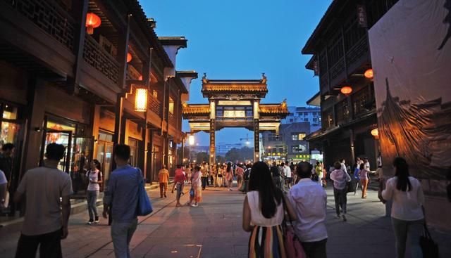 泰国游客也来中国爆买，都会买些什么呢？看完心情复杂