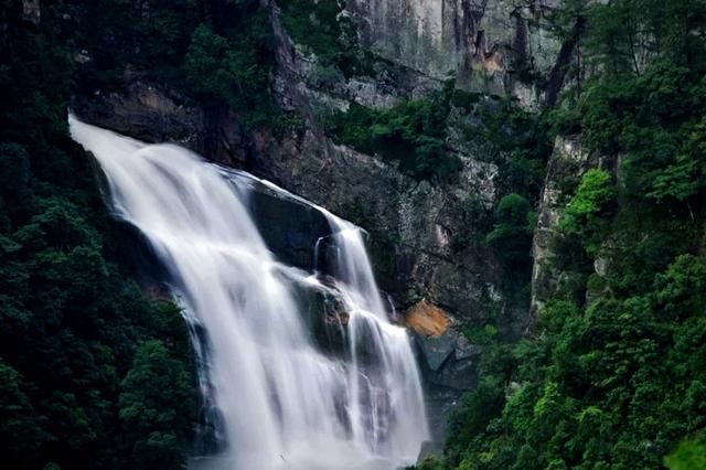 贵州从江:藏在深山中的“小蛟龙”--三百河十二龙潭瀑布群