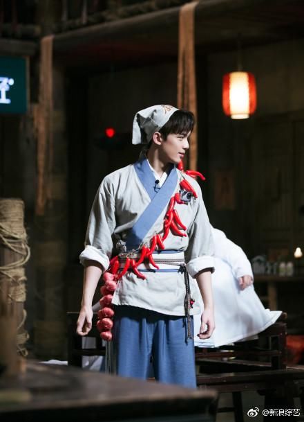 《我是大侦探》 吴磊怼邓论怼张若昀 我嗅到了