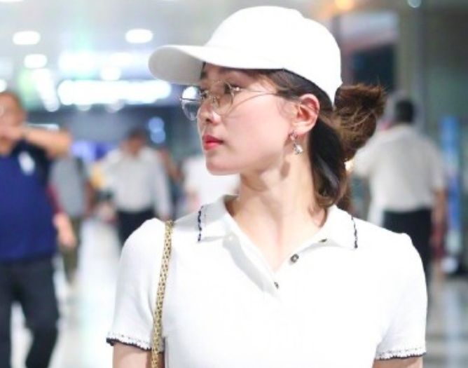 刘诗诗穿补丁裙疾走,大跨步似劈叉,手机壳画面