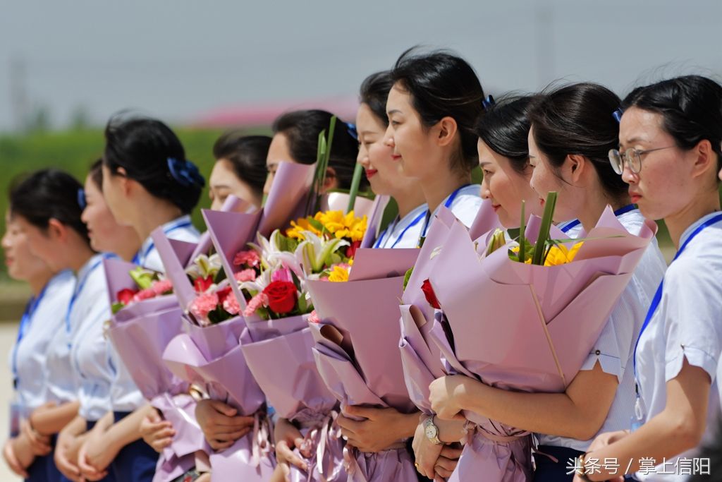 原创摄影:信阳明港机场那些靓丽女孩貌美如花 下一站空姐?