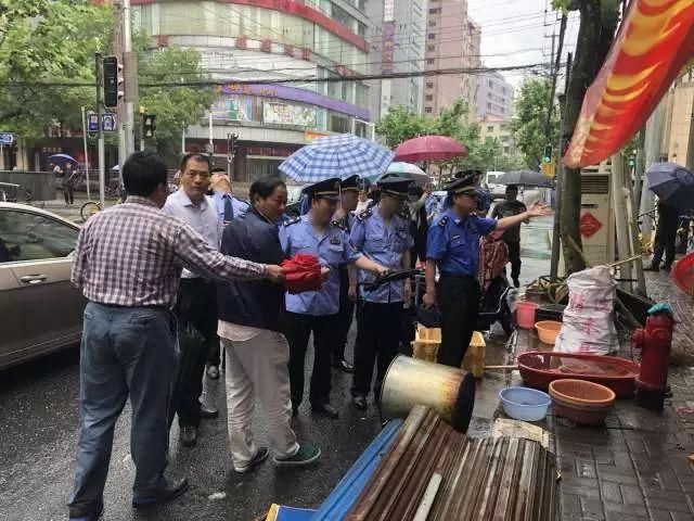 食品安全疏堵结合,在无证无照食品经营治理中