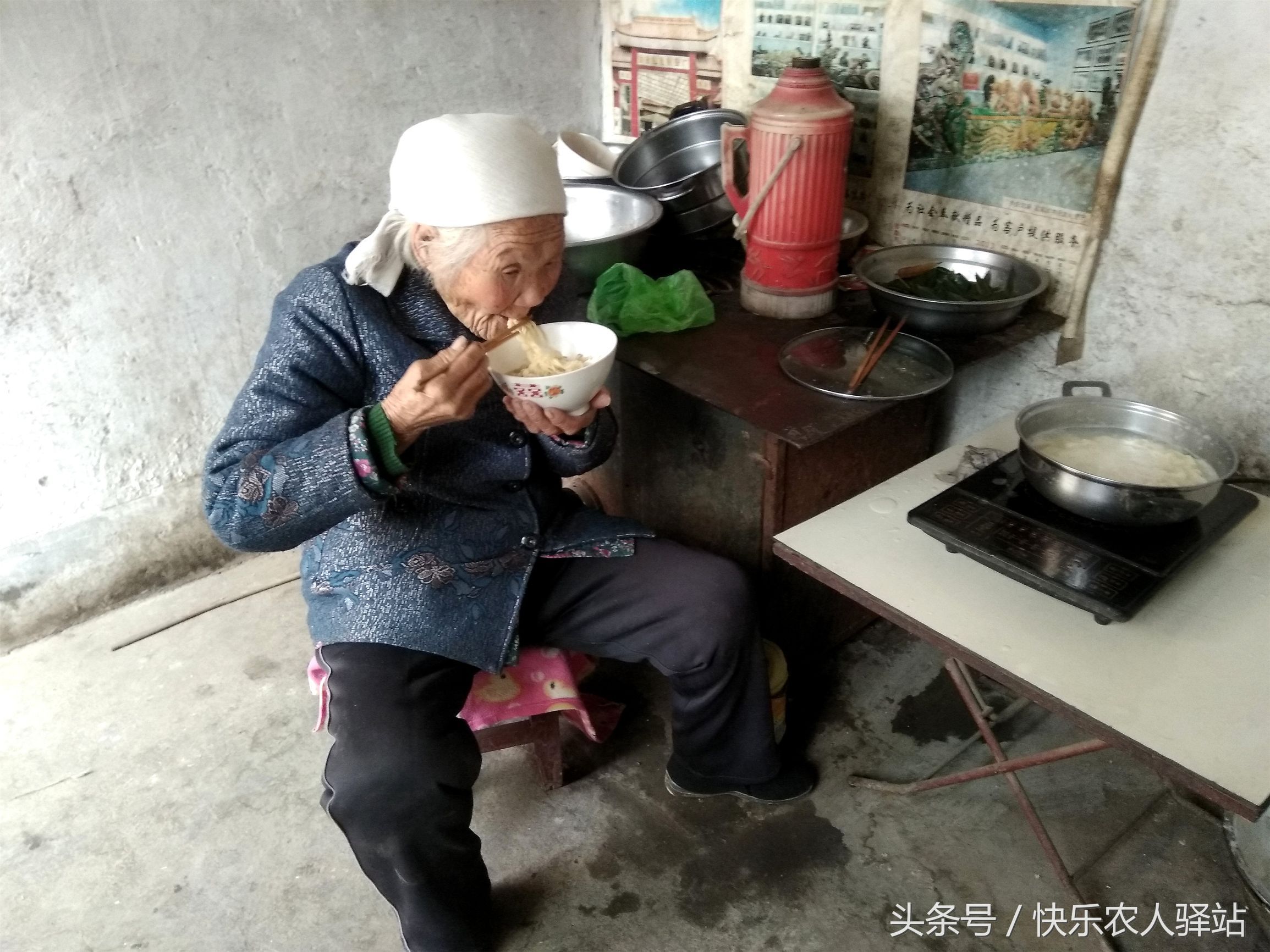 带女友回农村老家，94岁的婆婆做了两锅饭，让人鼻酸