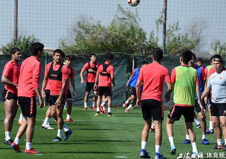 上港四大外援集结完毕 全队认真备战超级杯