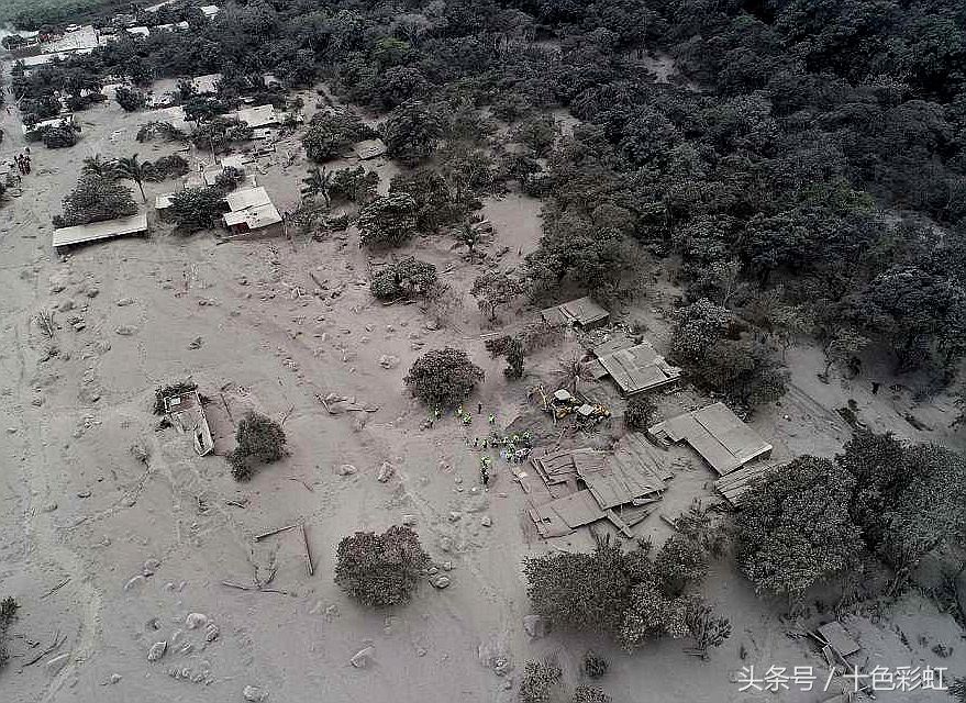 危地马拉火火山剧烈喷发 火山灰覆盖整个村庄无人生还