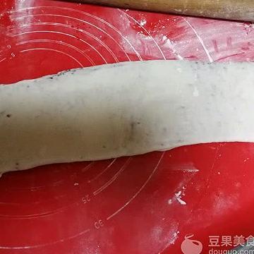 怎样做红豆沙花卷 t01255bae4af6e7d78c.jpg