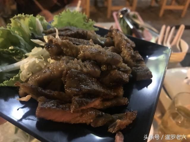 在泰国街头吃顿涮锅烧烤，牛肉有黑边，凉菜特别咸，值280元不？