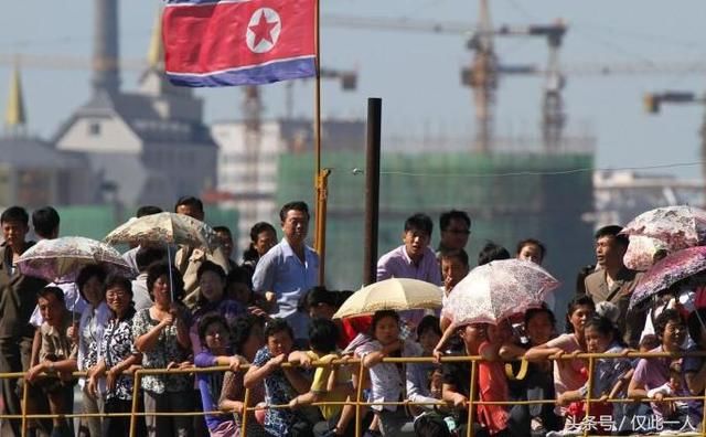 朝鲜人民的日常生活，见到中国人兴奋挥手