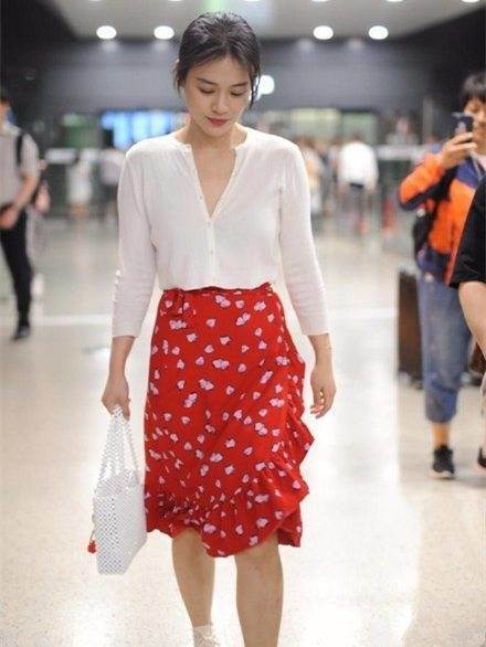 胖女孩别乱穿,学马思纯穿V领衬衫瘦十斤,但是