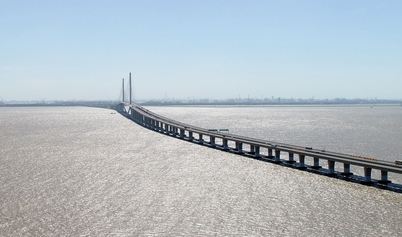 万里长江第一桥,上海市区开车前往崇明岛的必