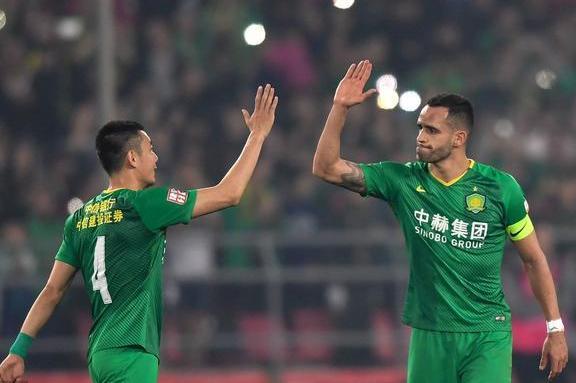 国安或压哨签内援!究竟是谁?中超转会大乱,暗