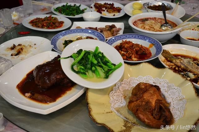 过大年回娘家，娘家用这两桌饭招待女婿，您看怎么样