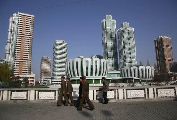 朝鲜领导人都喜欢盖房子，如今平壤建筑很洋气