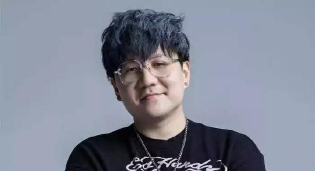 LOL:解说娃娃直播诉苦,一场bo3才2500,网友:真