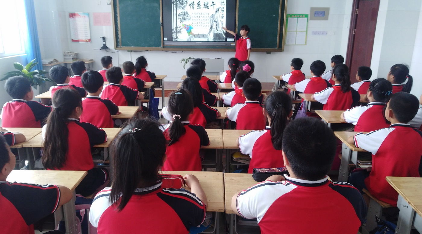 山东:小学生端午包诗词读小学追忆屈原加减速算粽子图片