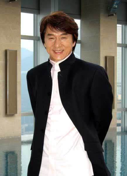 成家班旗号被利用行骗 成龙在线打假:大家小心