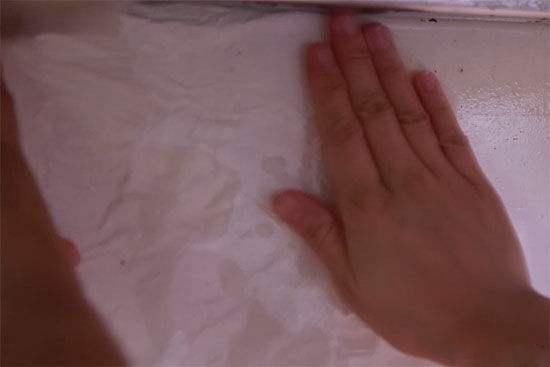 厨房瓷砖缝厚油烟,天天擦太痛苦了!老阿姨一招