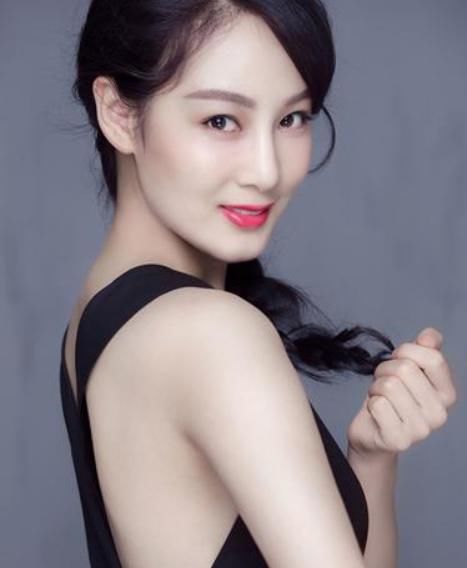 女星近照脸部僵硬被疑整容失败，她发文公开实情：图便宜毁了脸