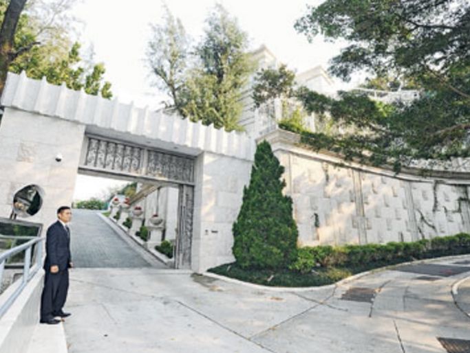 风水宝地，李嘉诚现居住豪宅，设计巧妙，堪比碉堡，价值十亿