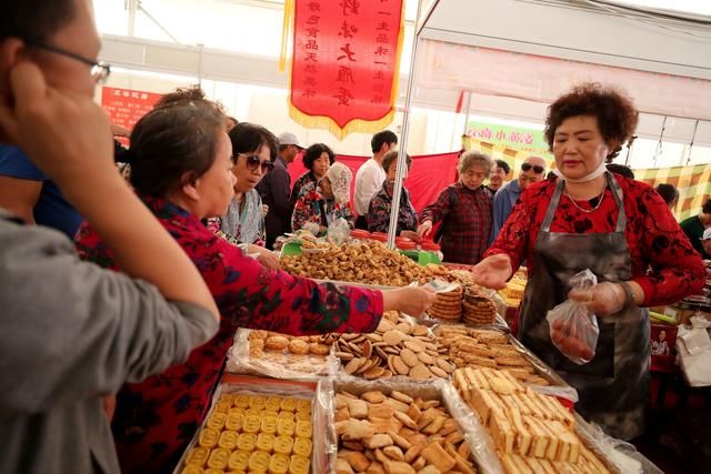 首届蟹岛丝绸服装服饰购物节开幕，春夏换季买起来！