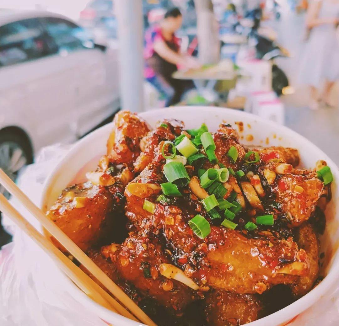 记忆里那条潜伏校外的小春熙,承包了成都学生