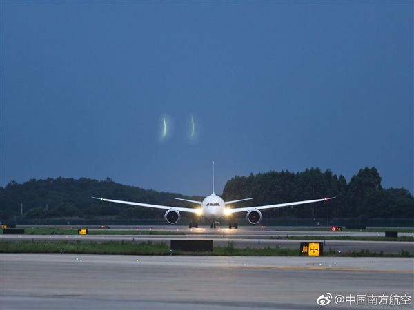 南航第一架波音787-9梦想飞机首飞:可实时上网