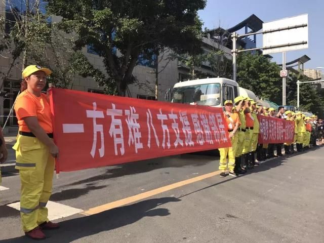 昨天，一座城送别一群人，令人泪目……