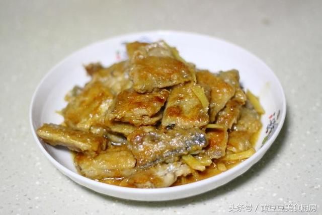 带鱼这么做，皮酥肉嫩，酸甜可口，孩子吃完还要再吃