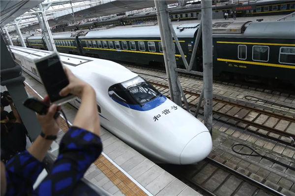 一路向西!昆明到大理动车时速200公里 票价和