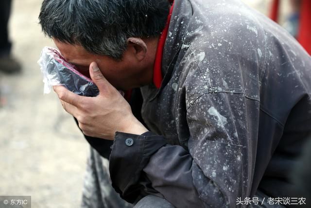 越来越多的农民工选择返乡，农民工说出了这四点原因