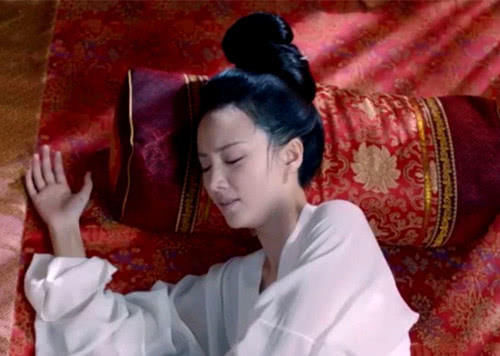 鹤唳华亭的太子妃怎么死的