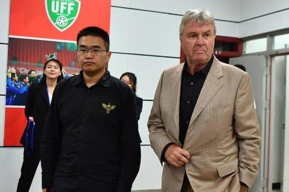 媒体爆料希丁克与足协签约,网友评论,又一个晚