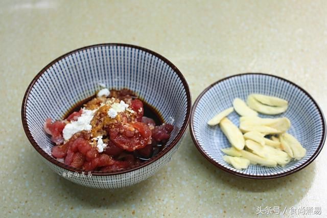 这道菜简单快手，最多五分钟就出锅，鲜甜脆口吃不腻!