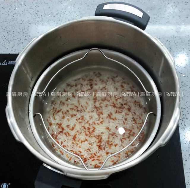 普通锅蒸米饭多少分钟 t012a7f18869a804830.jpg