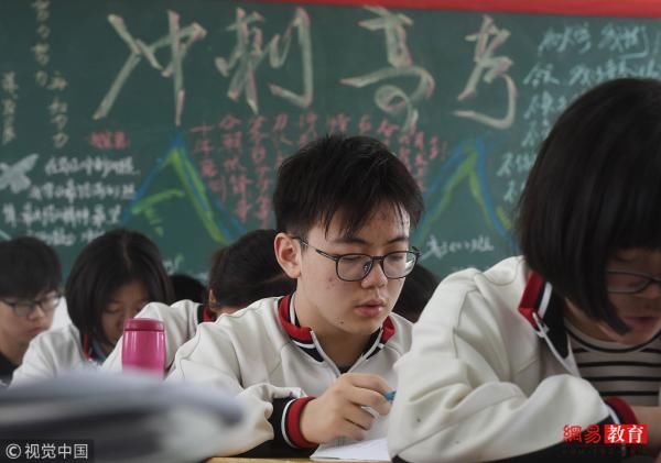 高考倒计时28天 江苏高三学子备战瞬间
