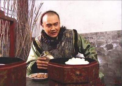 雍正王朝很难发现的小细节:康熙圈禁老十三,把皇冠摘了又戴上